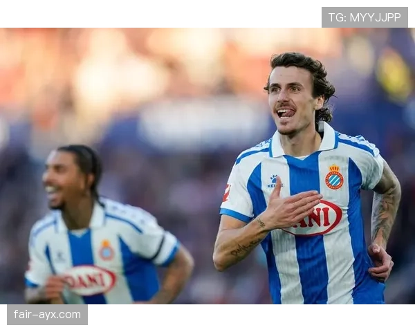 罗梅罗头球制造威胁 助力球队攻势全面升级