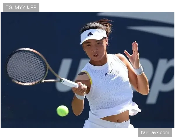 袁悦训练完直接啃鸡腿？这自律和放纵切换得也太丝滑了